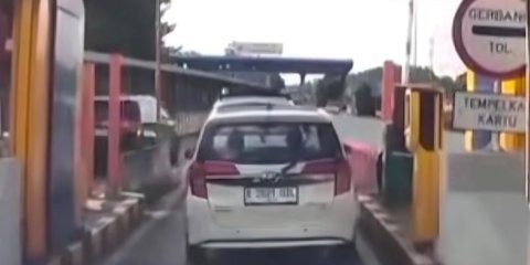 Tak Cuma Sekali, Begini Cara Sopir Calya Terobos Dua Palang Tol dalam Satu Hari