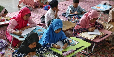Cak Imin: Apakah Larangan Bermedia Sosial di Pesantren Indonesia Masih Relevan?