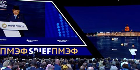 Momen Prabowo Gugup Jadi Pembicara di SPIEF 2025, Langsung Disambut Tepuk Tangan Putin