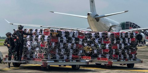 FOTO: Aksi Prajurit TNI Lakukan Tindakan Darurat Saat Ancaman Bom Pesawat Saudi Airlines  Di Bandara Kualanamu