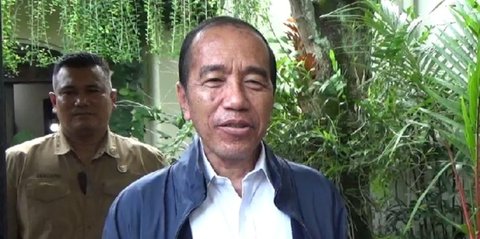 VIDEO: Heboh Ulang Tahun ke-64 Jokowi Didatangi 'Kembaran' saat Pesta Nasi Tumpeng di Solo