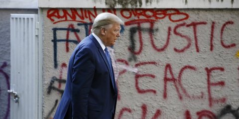 VIDEO: Tatapan Bengis, Ekspresi Trump Pimpin Serangan AS ke Markas Nuklir Iran dari Gedung Putih