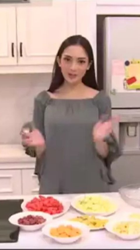 7 Potret Dapur Canggih Ririn Dwi Ariyanti, Dilengkapi Kompor Modern hingga Mesin Kopi Mahal