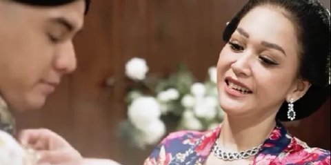 Kocak Banget! Kebaya Maia Estianty di Momen Siraman Al Ghazali Mirip dengan Wanita Ini, Netizen: Langsung Beda Kalau Dipakai Artis