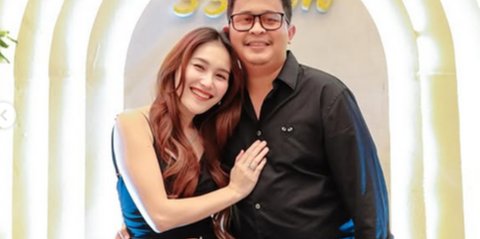 Heboh Pinggang Ayu Ting Ting Dirangkul Adik Ipar saat Foto Berdua, Dinilai Tak Etis & Ramai Hujatan Warganet