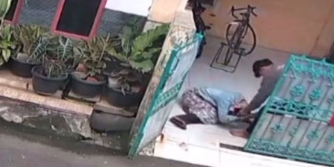 Anak Pukuli Ibu Kandung di Bekasi juga Ancam Bunuh Pamannya Pakai Pisau