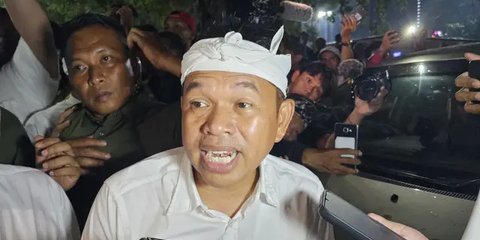 VIDEO: Detik-Detik Dedi Mulyadi Tiga Kali Disiram Air oleh Pria Misterius, Ngeri Pelaku Bawa Jimat