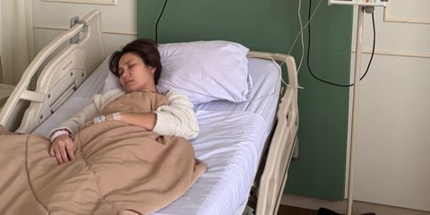 Potret Ayu Ting Ting Dilarikan ke Rumah Sakit Usai Rayakan Ulang Tahun ke-33, Wajah Pucat Diduga Kelelahan