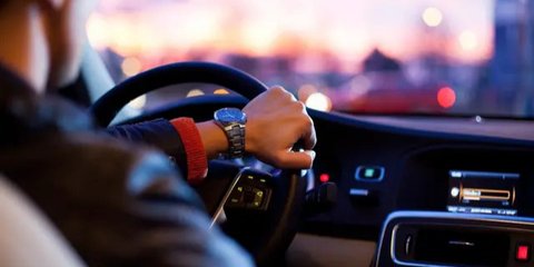 Matanya Terlalu Sipit, Pria Ini Sering 'Ditegur'Fitur Keselamatan di Mobil Listriknya