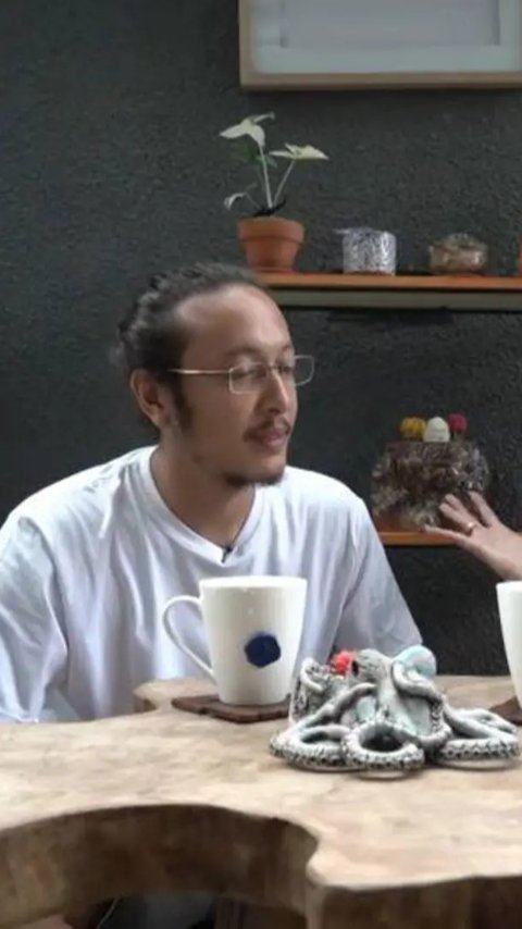 5 Potret Rumah Dimas Anggara & Nadine Chandrawinata, Punya Taman Mungil yang Asri & Setiap Sudut Estetik