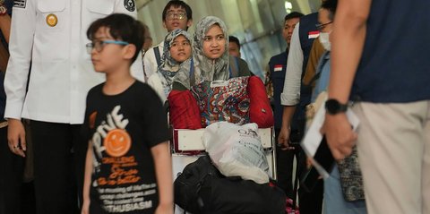 FOTO: 11 Warga Negara Indonesia Tiba di Jakarta Usai Dievakuasi Dari Iran