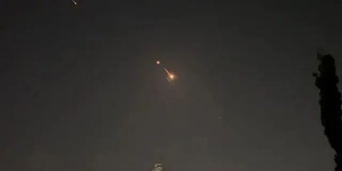 VIDEO: Iran Makin Sangar Dibantu Rusia Gempur Pangkalan Amerika, Donlad Trump Angkat Bendera Putih