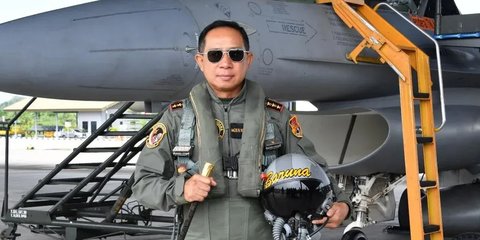 Gaya Keren Panglima TNI Pose Bareng Pasha Ungu, Penampilannya Bak Anak Band