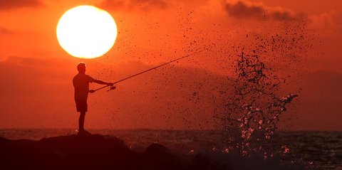 FOTO:  Sunset di Pantai Tel Aviv Usai Gencatan Senjata dengan Iran