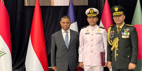 ⁠Sosok Mayor Dody Hendra Cetak Sejarah Baru di TNI AL, Perwira Pertama Lulus Pendidikan Militer di Qatar