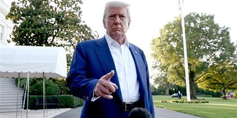 Perang Dagang Dimulai Trump Buat Ekonomi AS Porak-poranda, Belanja Konsumen Melambat Tajam
