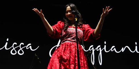 FOTO: Raissa Anggiani Bakar Semangat Ribuan Pelajar di Malam Puncak KapanLagi Pensi Bareng Fanta 2025