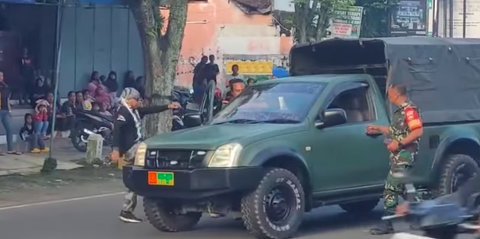 VIDEO: Fakta Baru Kronologi TNI Bentrok Panas Lawas Ormas GPK Emosi sampai Mobil Ditendang