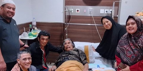 Momen Si Raja Dangdut Jenguk hingga Nasehati Jaja Miharja yang Terbaring di Rumah Sakit