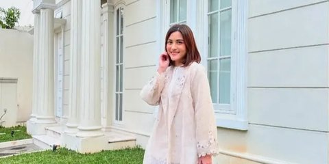 7 Potret Cantik dan Anggun Samanta Elenser, Adik Darius Sinathrya yang Kini Sudah Mualaf