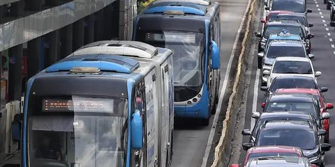 Pria Lansia Cekcok dan Teriaki Penumpang Wanita 'Teroris' Diblacklist TransJakarta