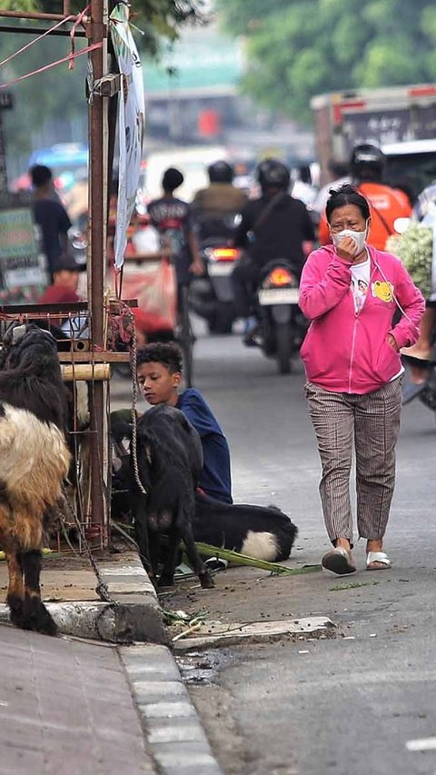 FOTO: Trotoar Yang Berubah Fungsi di Ibukota Jakarta