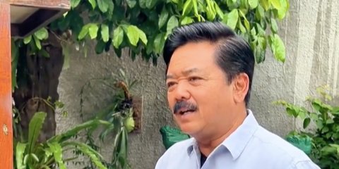 Mantan Panglima TNI Asyik Sarapan Soto Ayam Gerobakan, Tak Gengsi Makan di Kaki Lima