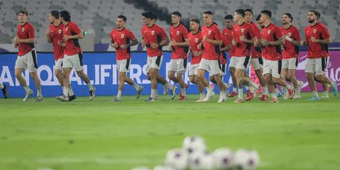 VIDEO: Suasana Latihan Timnas Jelang Laga Panas Vs China, Emil - Paes Jatuh Bangun Kerja Keras