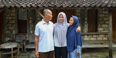 Cerita Perjuangan Anak Penjual Jerami Dapat Beasiswa Kuliah Gratis di UGM