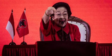 Ditemani Elite PDIP, Megawati Ziarah ke Makam Bung Karno di Blitar