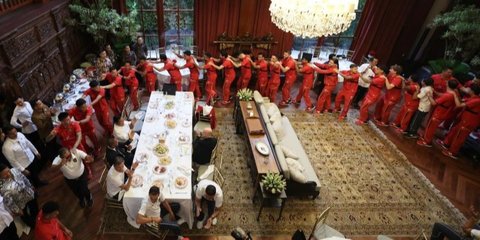 VIDEO: Marselino Gacor Nyanyi di Rumah Prabowo Bikin Pemain Timnas Panas Ikut Goyang