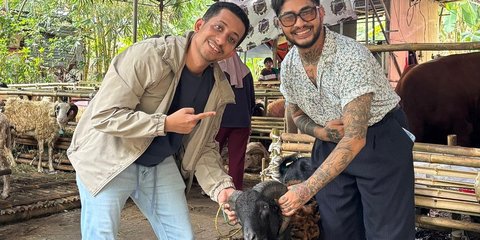 Viral! Onadio Leonardo Tiba-Tiba Ikut Kurban Kambing di Momen Iduladha 2025