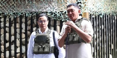 VIDEO: Sri Mulyani & Sjafrie Pakai Rompi Anti-Peluru di Papua, Dikawal Ketat Pasukan Bersenjata TNI-Polri