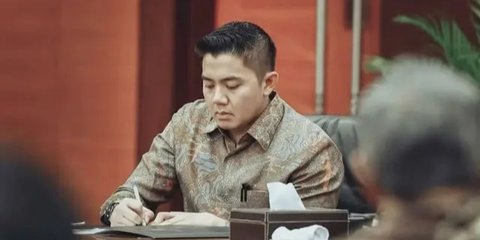 VIDEO: Seskab Letkol TNI Teddy Jawab Tegas Isu Liar Prabowo Mau Ganti Kapolri Listyo