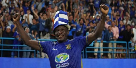 Kocak Herman Dzumafo Bergaya Ala Kang Demul, Anak-anak Main HP Terus Mau Dibawa ke Afrika