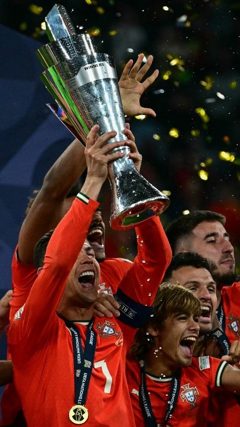 FOTO: Bukti Usia Hanyalah Angka! Momen Cristiano Ronaldo Bawa Portugal Raih Juara UEFA Nations League di Umur 40 Tahun