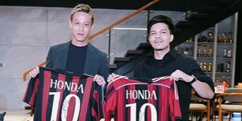 5 Potret Atta Halilintar Ajak Keisuke Honda ke Rumah, Diajak Makan Rendang Sampai Ayam Pop Bikin Milanisti Iri