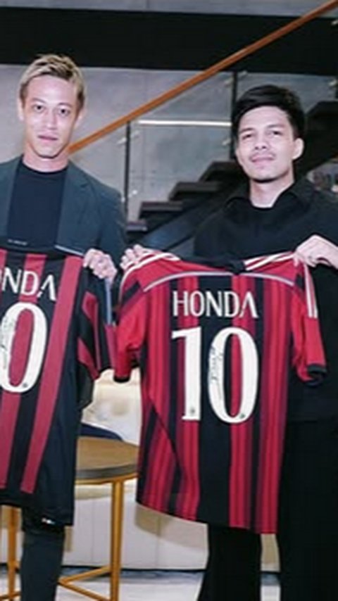 5 Potret Atta Halilintar Ajak Keisuke Honda ke Rumah, Diajak Makan Rendang Sampai Ayam Pop Bikin Milanisti Iri