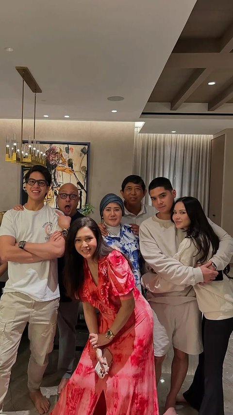 Potret Kumpul Keluarga Al Ghazali Usai Menikah, Momen Penuh Kehangatan dan Keceriaan