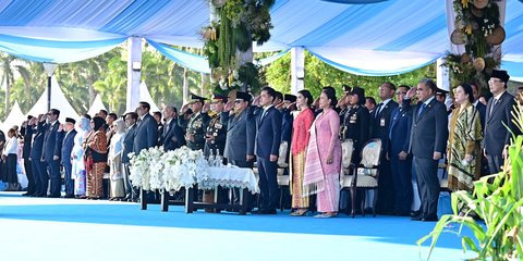 VIDEO: Momen Istimewa Prabowo Ditemani Gibran Hormat ke SBY & Try Sutrisno, Cek Pasukan di HUT Polri