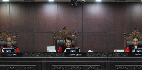 VIDEO: Satu Ruangan Tertawa, Hakim MK Anwar Usman Ipar Jokowi Ngaku Sering Diminta Nyanyi