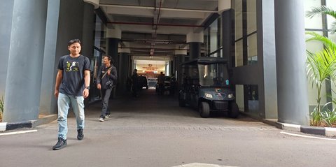 Penuhi Panggilan KPK, Khofifah Masuk Mapolda Jatim Lewat Pintu Belakang