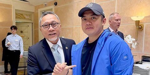 HP Milik Seskab Teddy Dijuluki 'Smartphone Sakti', Berstiker Ranger Tentara AS Sering Dipakai Prabowo Telepon Orang Penting