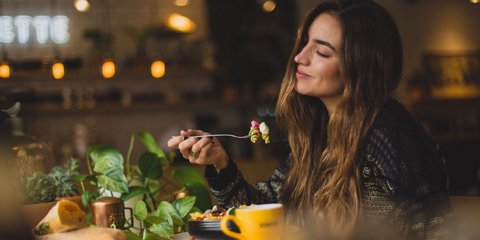 Rahasia Awet Muda Terungkap: 7 Makanan yang Bisa Mencegah Penuaan Dini, Nomor 5 Favorit!
