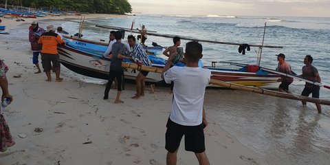 Tragisnya Perjuangan Seorang Ayah, Sekuat Tenaga Selamatkan Anak Nyaris Tenggelam Malah Tewas Digulung Ombak