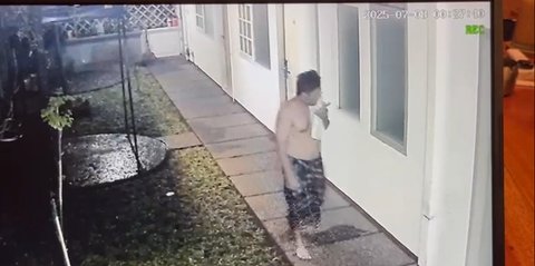 Rekaman CCTV 7 Jam Sebelum Diplomat Kemlu Ditemukan Tewas: 2 Pria Mondar Mandir Lirik Kamar Korban