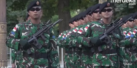 VIDEO: ENJOY! Perwira Kopassus 'King Sparko' Bikin Pasukan TNI & Tentara Prancis Kompak Tari Pacu Jalur