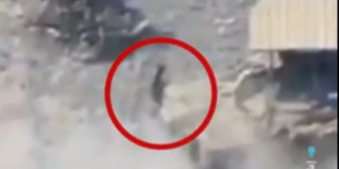 Aksi Terbaru Pejuang Hamas Keluar dari Reruntuhan lalu Hancurkan 2 Tank Israel dari Jarak Dekat, Nyalinya Luar Biasa