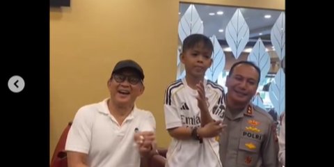 Enjoy Rocky Gerung Tari Pacu Jalur Bareng Dikha 'Aura Farming', Jenderal Polisi Ikut Happy