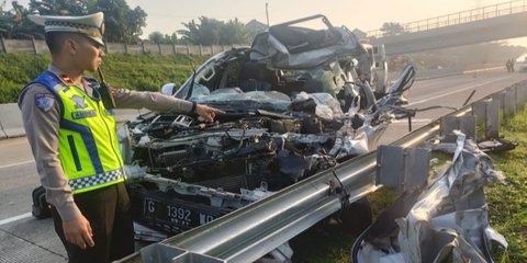 Penampakan Pajero Ringsek Usai Tabrak dan Diseruduk Truk di Tol Batang, 3 Orang Meninggal